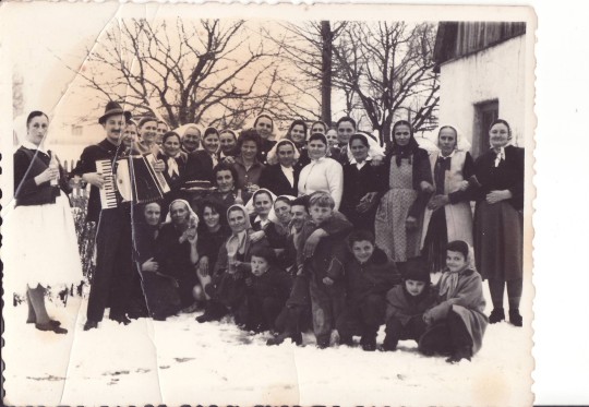 76 Прослава 8. марта код Школе Винска, Ј. Џабић итд.